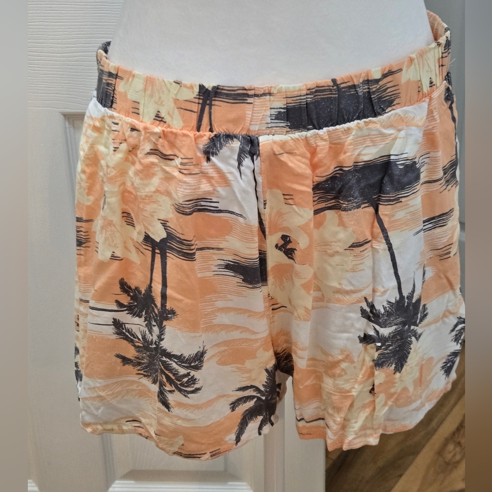 Ascot & Hart, Lounge/Sleep Shorts, Size Medium, Peach & Gray Tropical Print